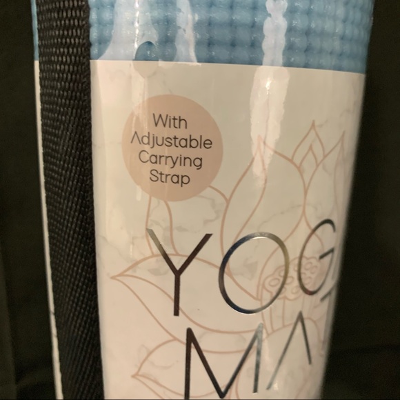🌻NWT YOGA Mat with adjustable carrying strap - Picture 6 of 7
